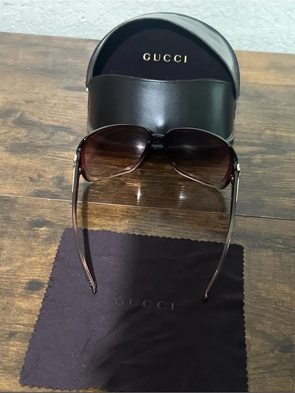 Gucci sleek sunglasses